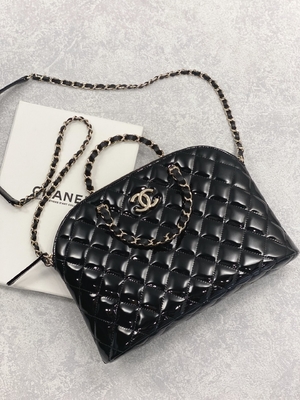 กระเป๋าช้อปปิ้งหนังลูกวัวสิทธิบัตร Chanel ใบเล็กสไตล์เรโทรเลดี้