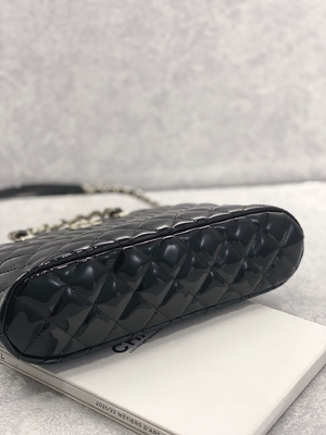 กระเป๋าช้อปปิ้งหนังลูกวัวสิทธิบัตร Chanel ใบเล็กสไตล์เรโทรเลดี้