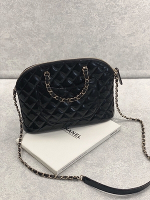กระเป๋าช้อปปิ้งหนังลูกวัวสิทธิบัตร Chanel ใบเล็กสไตล์เรโทรเลดี้