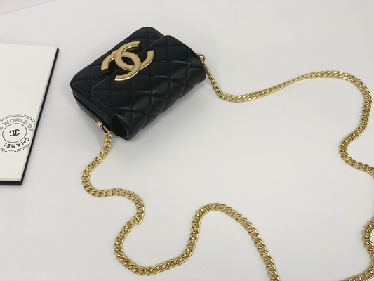 หนังลูกแกะสีดำ กระเป๋าสะพาย แบรนด์ Chanel Flap Phone Holder