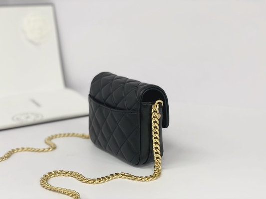 หนังลูกแกะสีดำ กระเป๋าสะพาย แบรนด์ Chanel Flap Phone Holder